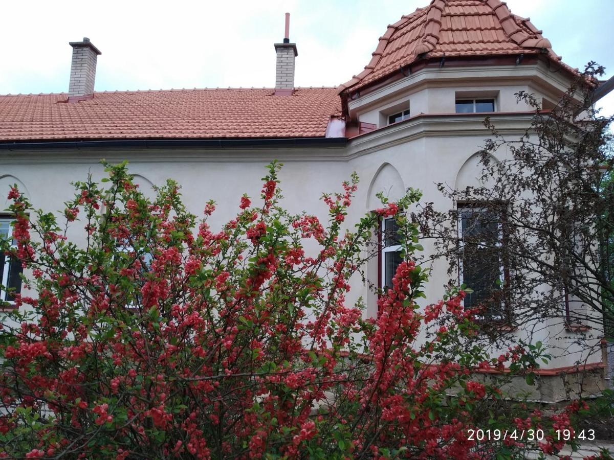Aparthotel Brokes Lanškroun 외부 사진